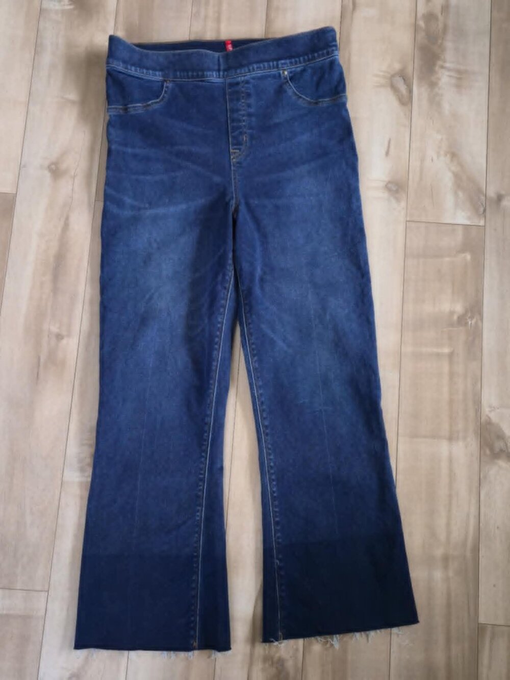 SPANX Crop Flare Raw Hem Jeans Pull-On L Dark Wash